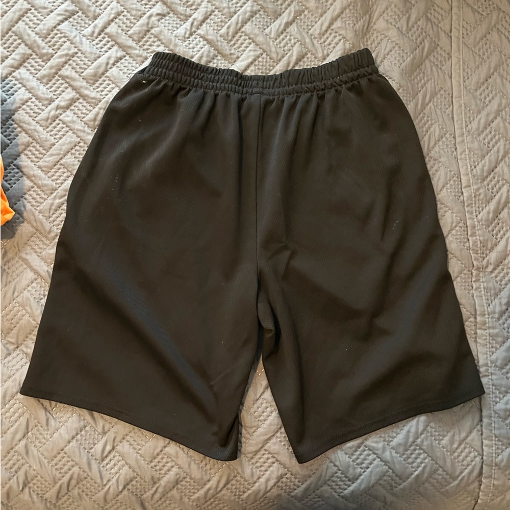Men’s medium shorts - Picture 2 of 2